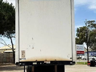 2013 Maxitrans 10 Pallet Lead Curtainsider Trailer photo 2