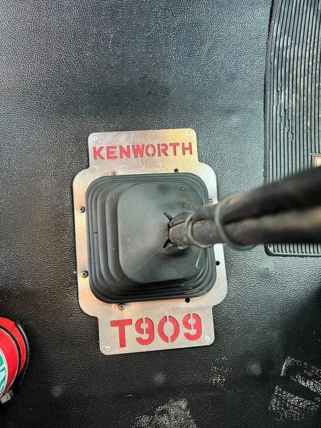 2014 Kenworth T909 Kenworth T909 6x4 prime mover New Crate eng fitted 2021 - Image 20