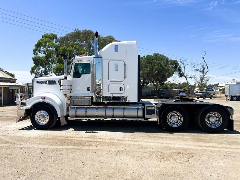 2014 Kenworth T909 Kenworth T909 6x4 prime mover New Crate eng fitted 2021 - Image 6