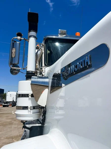 2014 Kenworth T909 Kenworth T909 6x4 prime mover New Crate eng fitted 2021 - Image 10