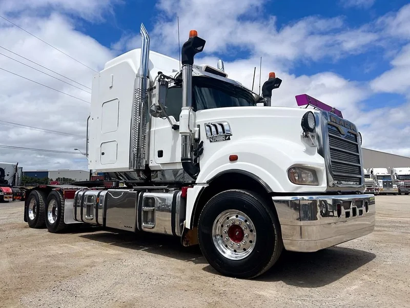 2014 Mack Titan Mack Titan 168 ton rated Mack Titan 140 ton rated with rebuild history - Image 2