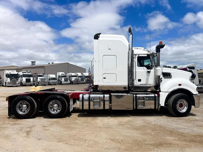 2014 Mack Titan Mack Titan 168 ton rated Mack Titan 140 ton rated with rebuild history - Image 4