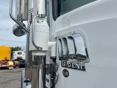 2014 Mack Trident Low kms photo 12