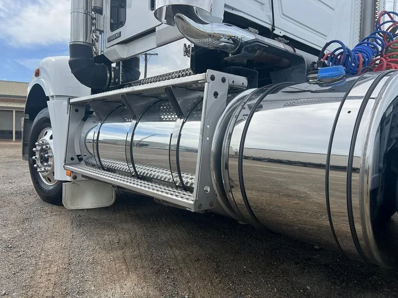2014 Mack Trident Low kms - Image 14