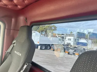 2014 Mack Trident Low kms photo 22