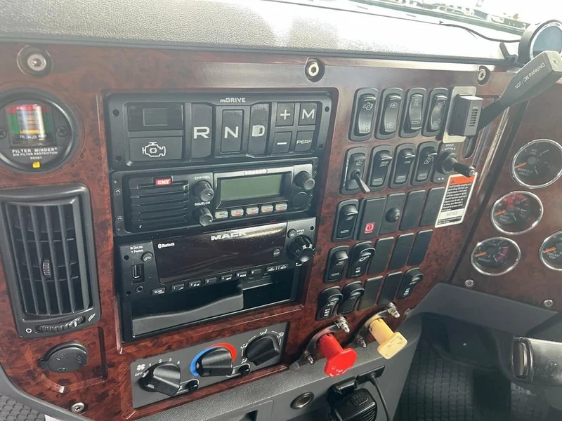 2014 Mack Trident Low kms - Image 25