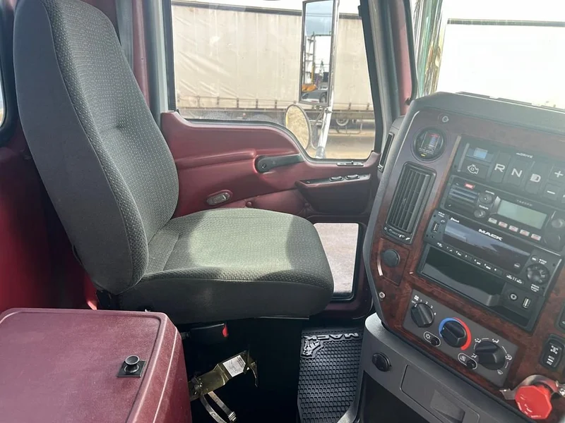 2014 Mack Trident Low kms - Image 27