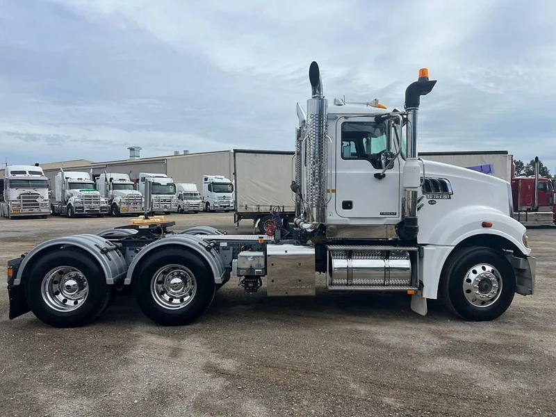 2014 Mack Trident Low kms - Image 4