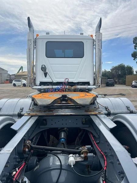 2014 Mack Trident Low kms - Image 6