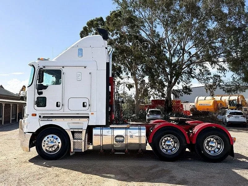 2015 Kenworth K200 6x4 Prime Mover - Image 4