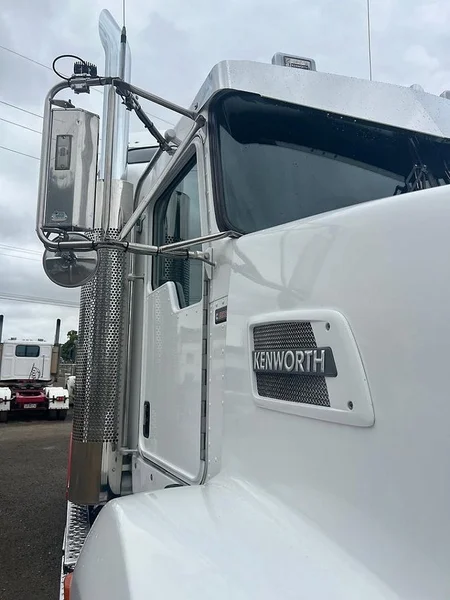 2015 Kenworth T400 Series T409 6x4 Prime Mover - Image 11