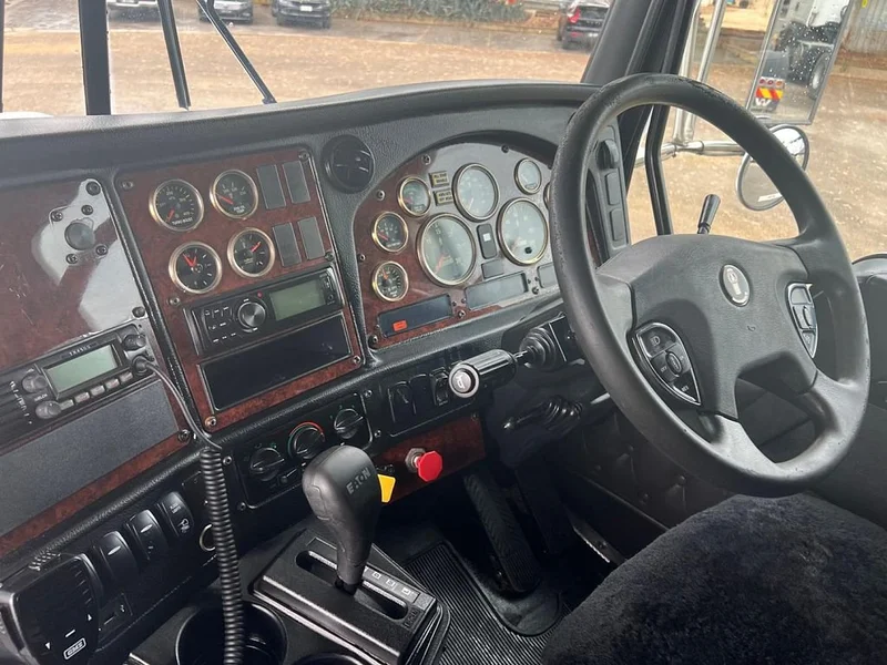 2015 Kenworth T400 Series T409 6x4 Prime Mover - Image 16