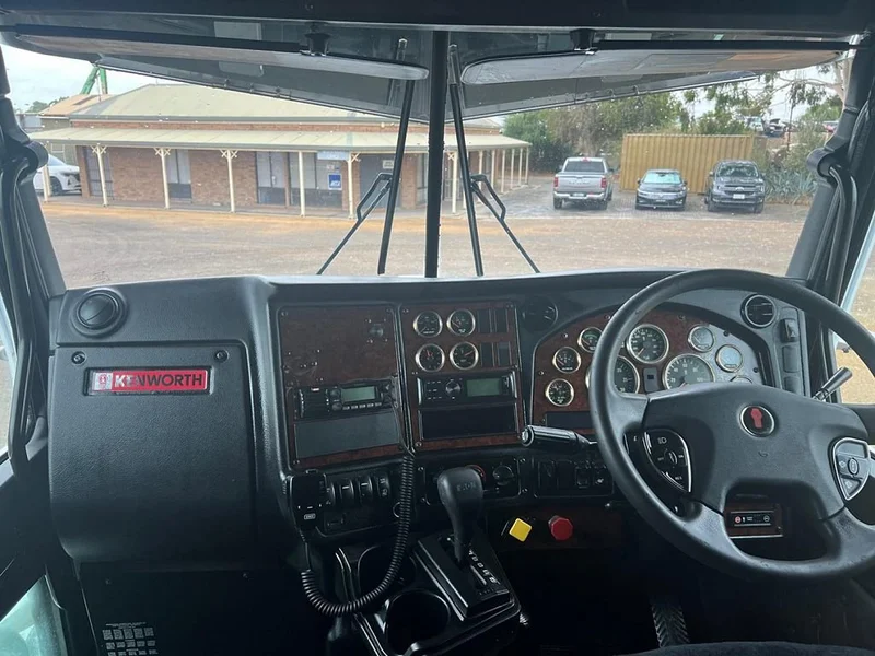 2015 Kenworth T400 Series T409 6x4 Prime Mover - Image 23