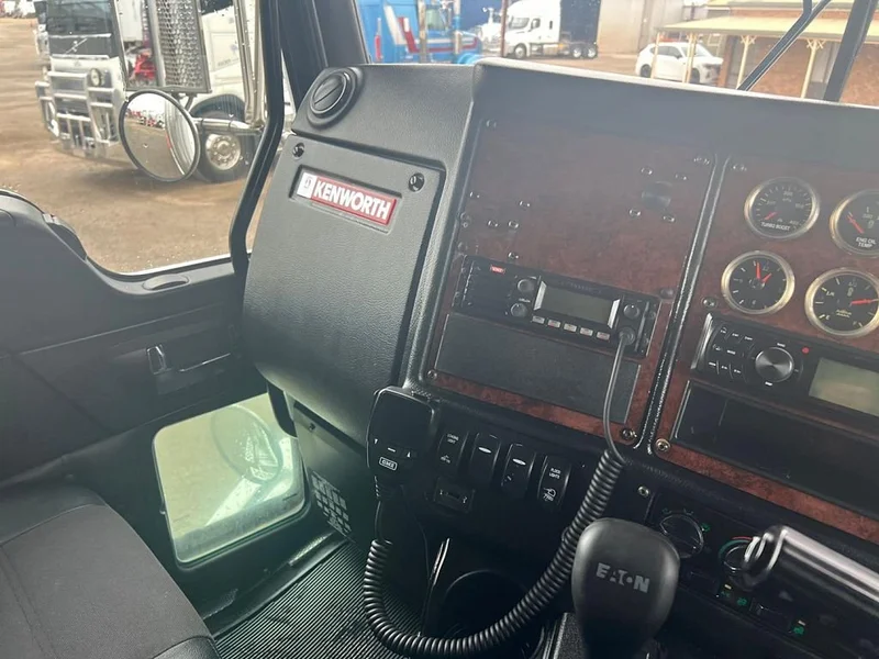 2015 Kenworth T400 Series T409 6x4 Prime Mover - Image 24