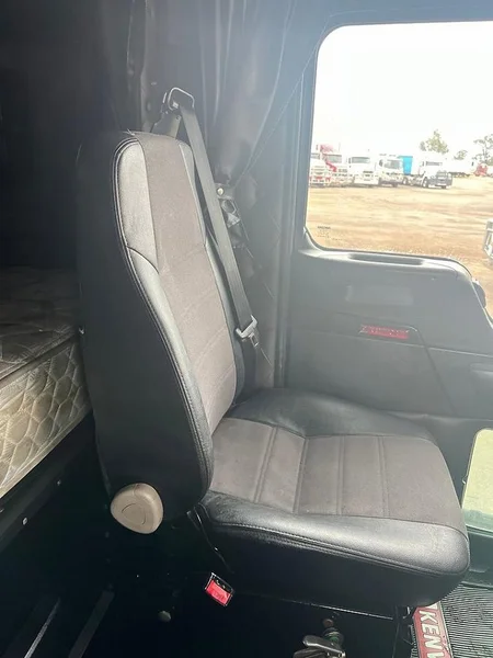 2015 Kenworth T400 Series T409 6x4 Prime Mover - Image 25