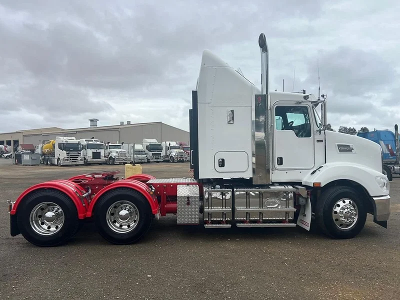 2015 Kenworth T400 Series T409 6x4 Prime Mover - Image 4