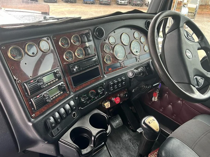 2016 Kenworth T909 Has Cummins rebuild history - Image 11