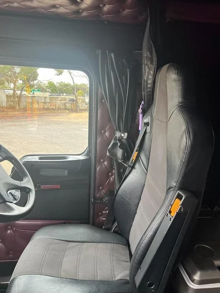 2016 Kenworth T909 Has Cummins rebuild history - Image 12