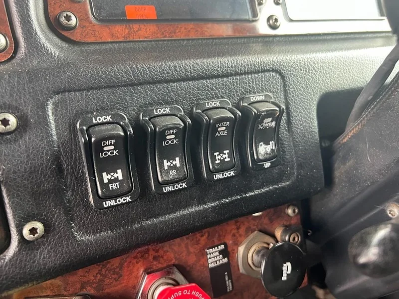 2016 Kenworth T909 Has Cummins rebuild history - Image 13