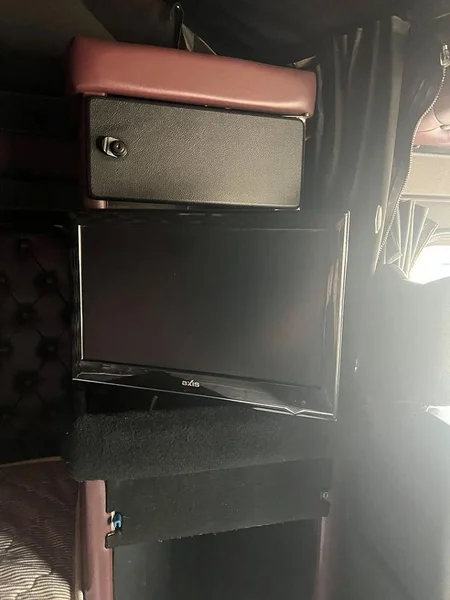 2016 Kenworth T909 Has Cummins rebuild history - Image 19