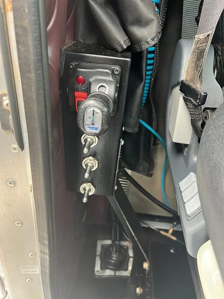 2016 Kenworth T909 Has Cummins rebuild history - Image 25