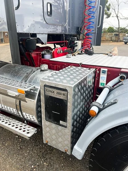 2016 Kenworth T909 Has Cummins rebuild history - Image 7