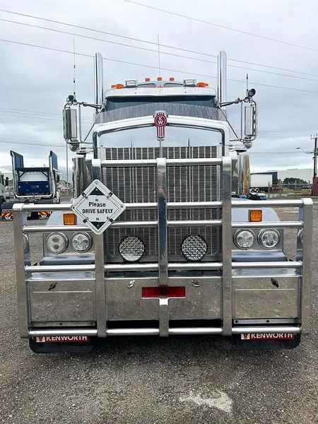 2016 Kenworth T909 Has Cummins rebuild history - Image 10