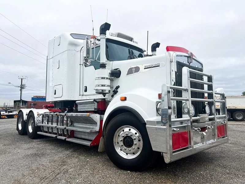 2017 Kenworth T909 140 ton rated - Image 2