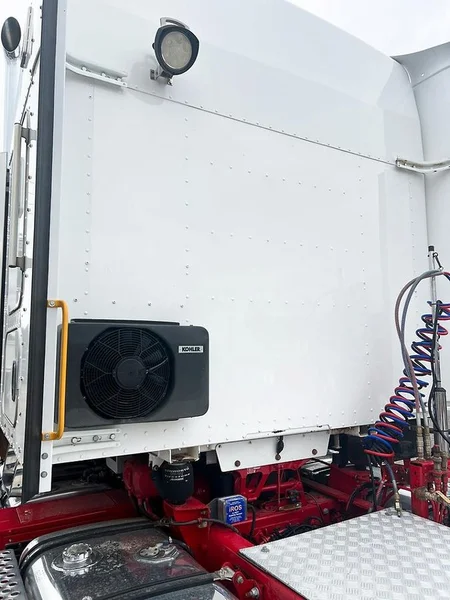 2017 Kenworth T909 140 ton rated - Image 13