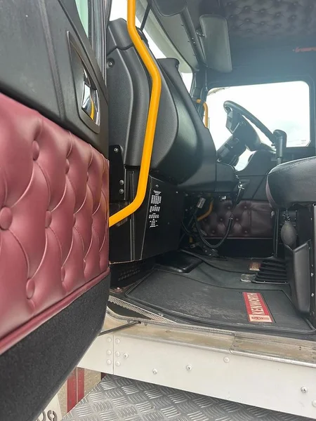 2017 Kenworth T909 140 ton rated - Image 19