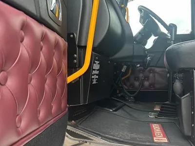 2017 Kenworth T909 140 ton rated photo 19