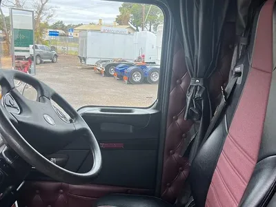 2017 Kenworth T909 140 ton rated photo 21