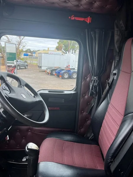 2017 Kenworth T909 140 ton rated - Image 21