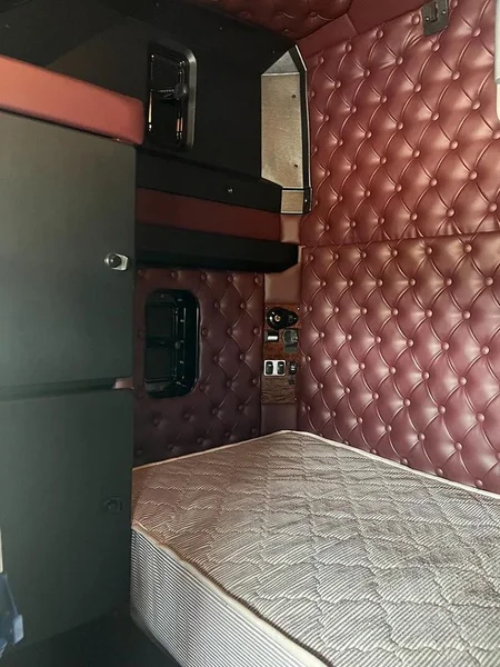 2017 Kenworth T909 140 ton rated - Image 22