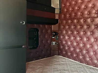2017 Kenworth T909 140 ton rated photo 22
