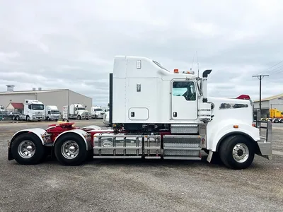 2017 Kenworth T909 140 ton rated photo 4