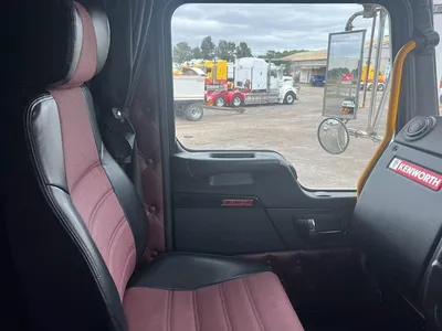2017 Kenworth T909 140 ton rated photo 31
