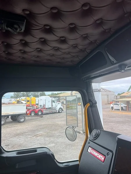 2017 Kenworth T909 140 ton rated - Image 32