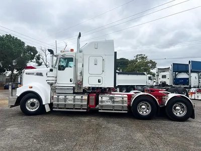 2017 Kenworth T909 140 ton rated photo 5