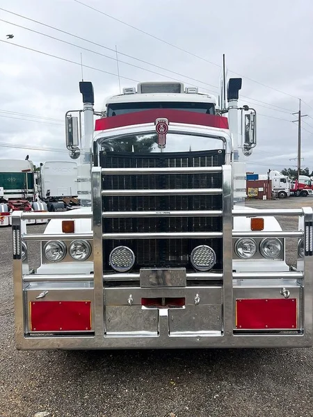2017 Kenworth T909 140 ton rated - Image 7