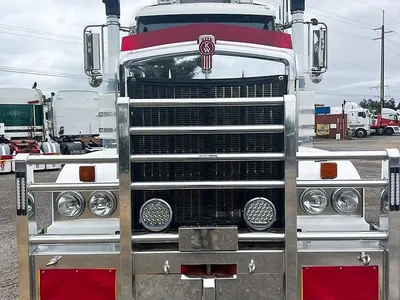 2017 Kenworth T909 140 ton rated photo 7