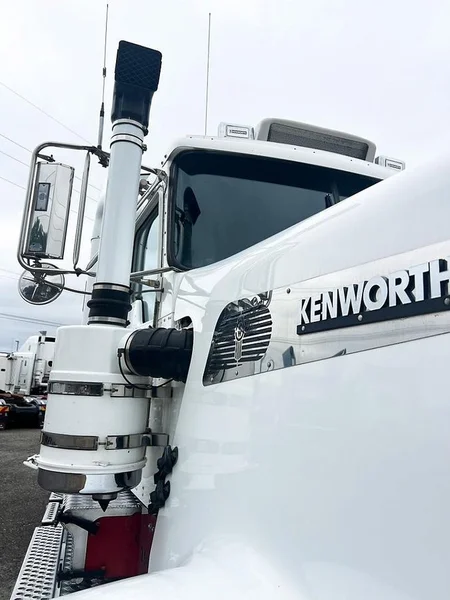 2017 Kenworth T909 140 ton rated - Image 8