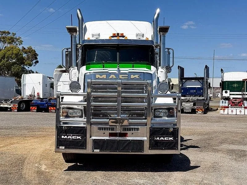 2019 Mack SUPERLINER Auto Prime Mover - Image 2
