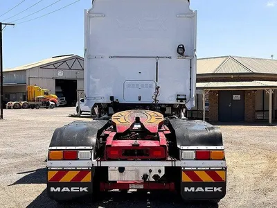 2019 Mack SUPERLINER Auto Prime Mover photo 8