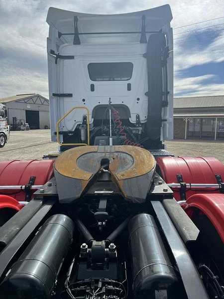 2019 Mercedes-Benz Actros Mercedes Benz 2651 6x4 prime mover only 333899 kms - Image 6