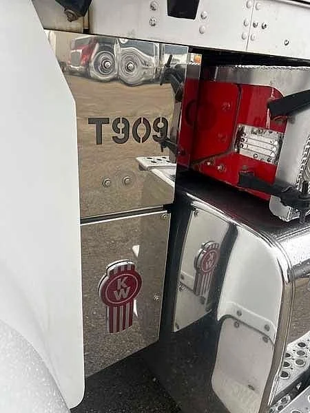 2017 Kenworth T909 140 ton rated can go to 160 ton recent rebuild - Image 18