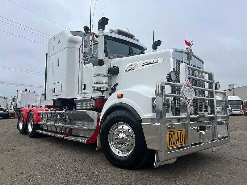 2017 Kenworth T909 140 ton rated can go to 160 ton recent rebuild - Image 2