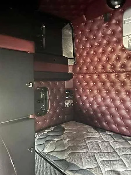 2017 Kenworth T909 140 ton rated can go to 160 ton recent rebuild - Image 24