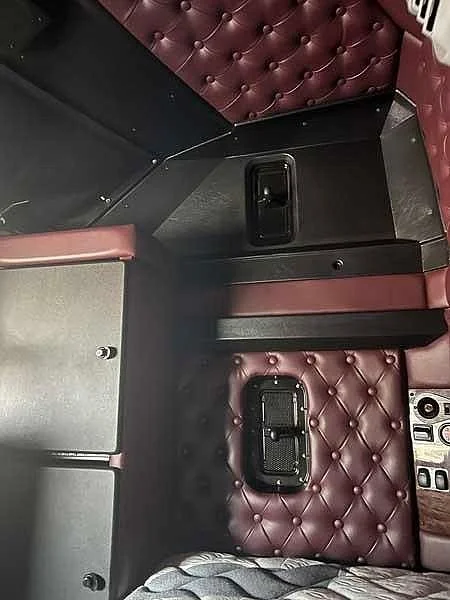2017 Kenworth T909 140 ton rated can go to 160 ton recent rebuild - Image 29