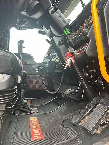 2017 Kenworth T909 140 ton rated can go to 160 ton recent rebuild - Image 32